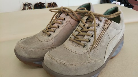 秋の新色、ストレッチウォーカー