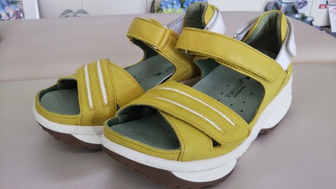 新作サンダルが入荷しました。