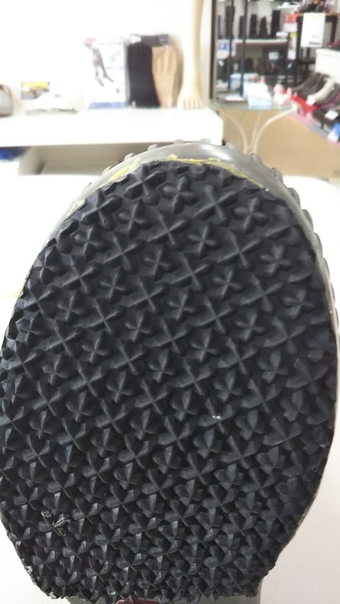 履き慣れたストレッチウォーカーに「防滑加工」を。