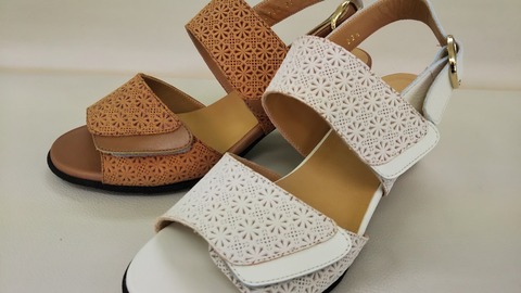 Jollier サンダル入荷しました。