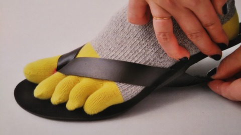 足の指の力を鍛える「鼻緒付きインソール」が出来ました