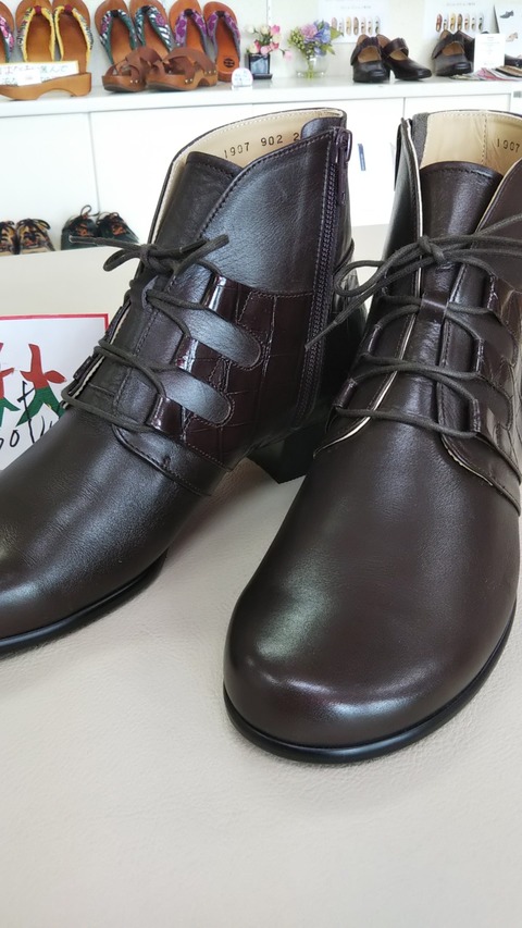 秋にぴったり、Jollier・first・ショートブーツ