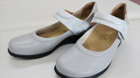 足元からスプリングカラーを。Jollierパンプス、春の新作入荷中。