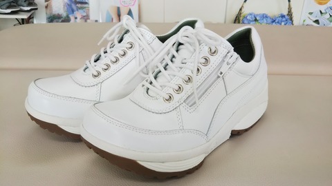 お仕事履き、ホワイト系シューズのおすすめ。