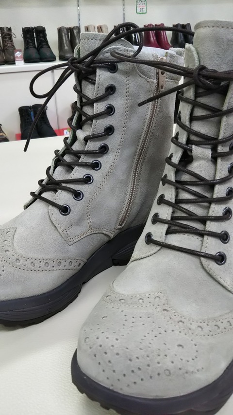 どんな装いにもマッチする、おしゃれなミドルブーツSpica