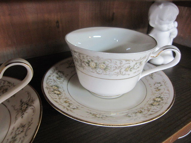 ノリタケの古いカップ ソーサー アイボリーチャイナ 昭和レトロ 古雑貨 古家具 Brisee ブリゼ 古道具 アンティーク レトロ