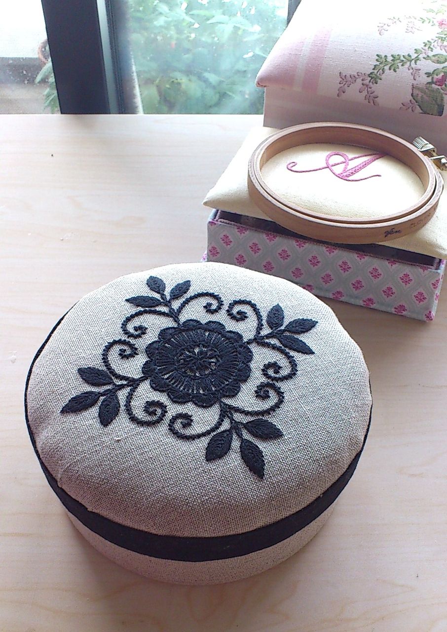 ご確認用です。 フランス刺繍生地のカルトナージュ＆円形カルトナージュ2点 159253035_o4.jpg?