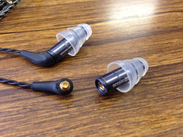 Fidue Mmcx 2 5mmプラグ バランス接続ケーブル 何でもない旅の記録