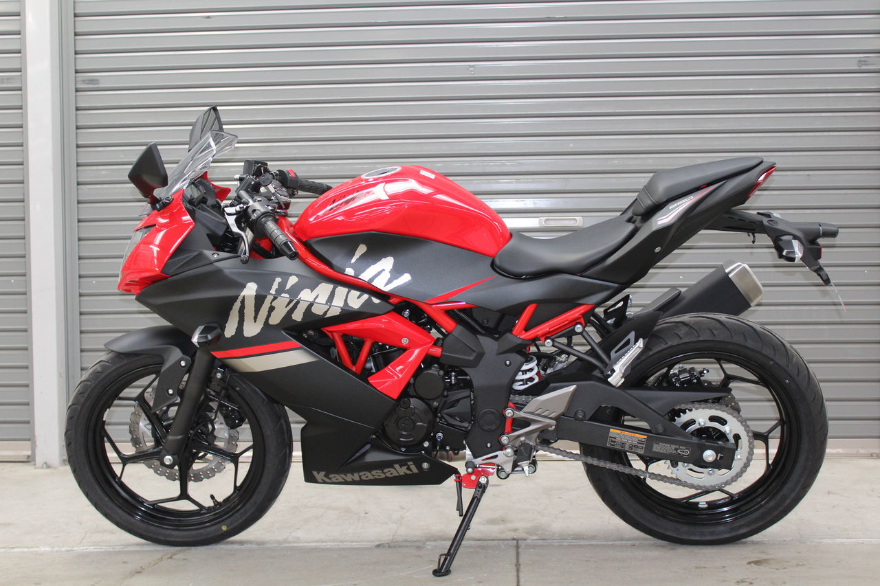 新車発売 Ninja250sl 足つき参考 身長170cm 水冷4サイクルdohc4バルブ 税込価格 399 000円 バイク館 Sox ブログ 珍しい独自輸入バイクが多数あります 新車発売 Ninja250sl 足つき参考 身長170cm 水冷4サイクルdohc4バルブ 税込価格 399 000円 バイク館 Sox ブログ 珍しい独自輸入バイクが多数あります