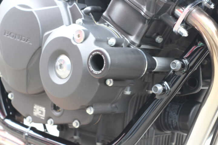 バイク館 ブログ・珍しい独自輸入バイクが多数あります : CB400SF 店頭展示中です！
