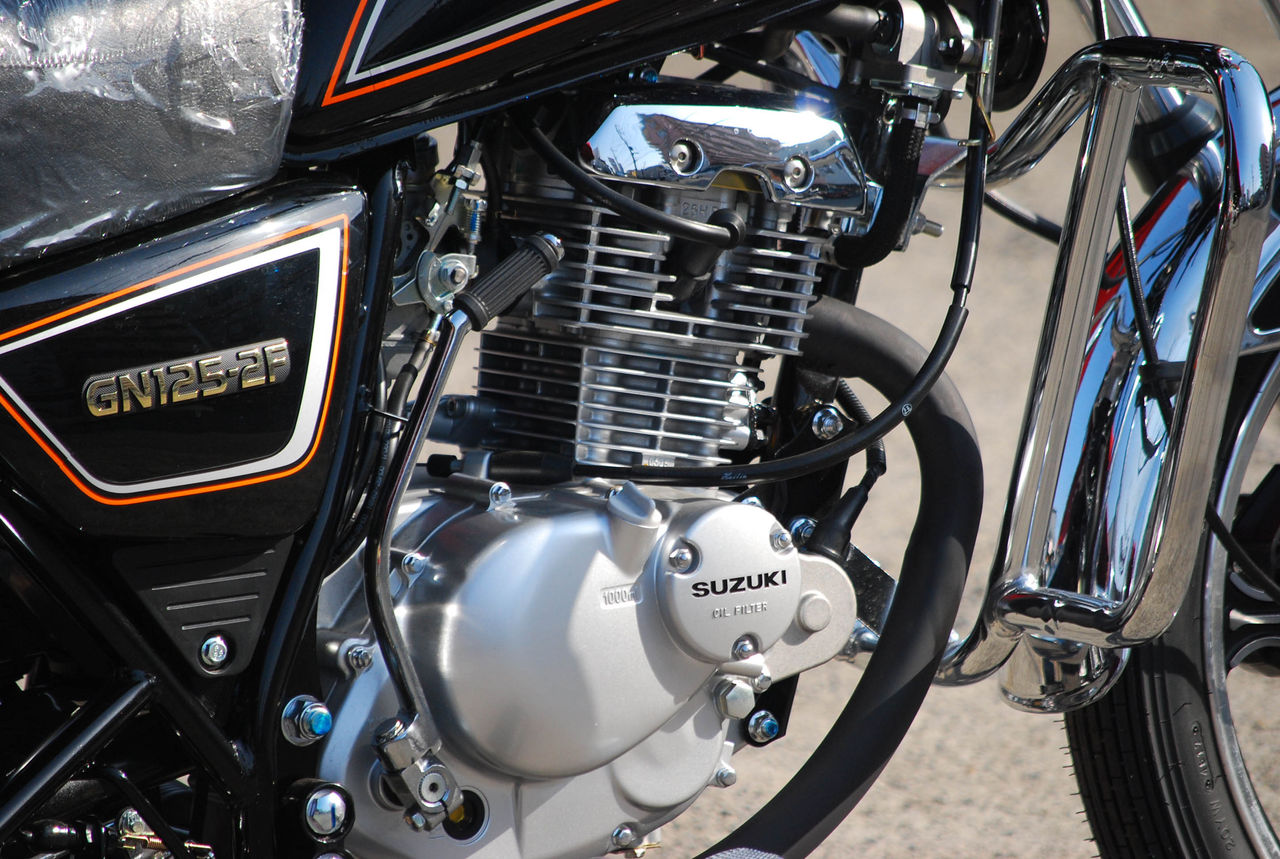 アマゾンに出品 スズキ Gn125h Gn125 2f 新車比較 後編 違いを徹底チェック バイク館 Sox ブログ 珍しい独自輸入バイクが多数あります