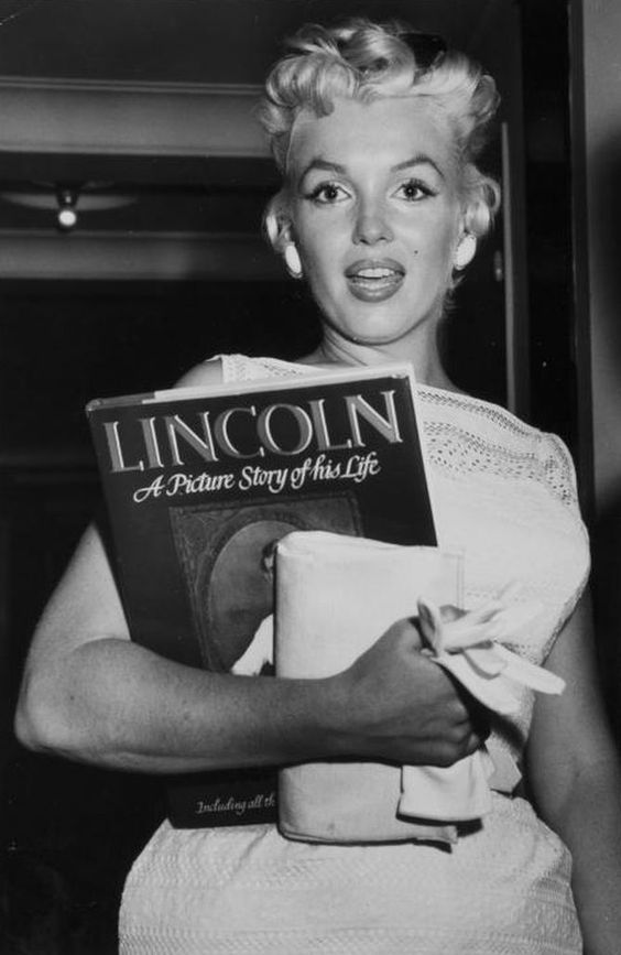 3015 外国切手 コンゴ民主 2001年 マリリンモンロー 6面入りシート3種