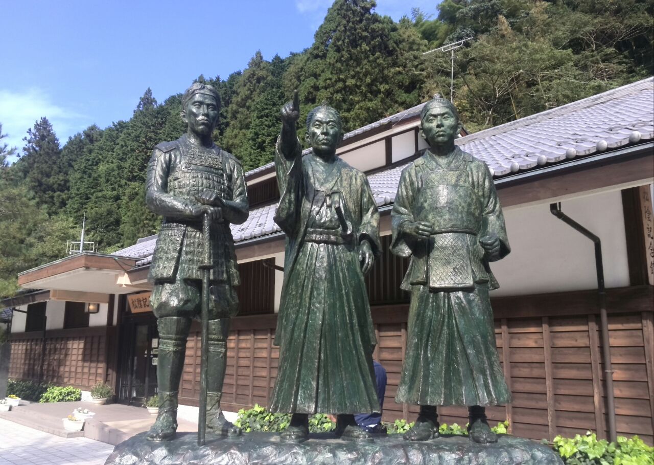 銀色の魂 略して アファップドラトラ As Far As Possible Dragon Travel 銀色の魂 略して アファップドラトラ As Far As Possible Dragon Travel