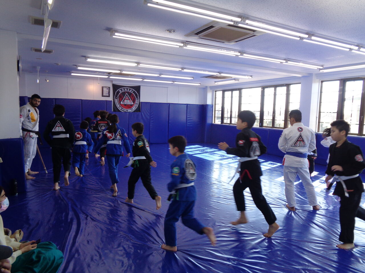 土曜日のキッズ柔術クラス キッズmmaクラス スパーリングクラス フィットネスクラス キックボクシングクラス 浜松のブラジリアン柔術 総合格闘技道場 ブルテリア格闘技ジム