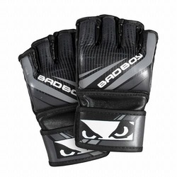 Accelerate Youth MMA Gloves black1