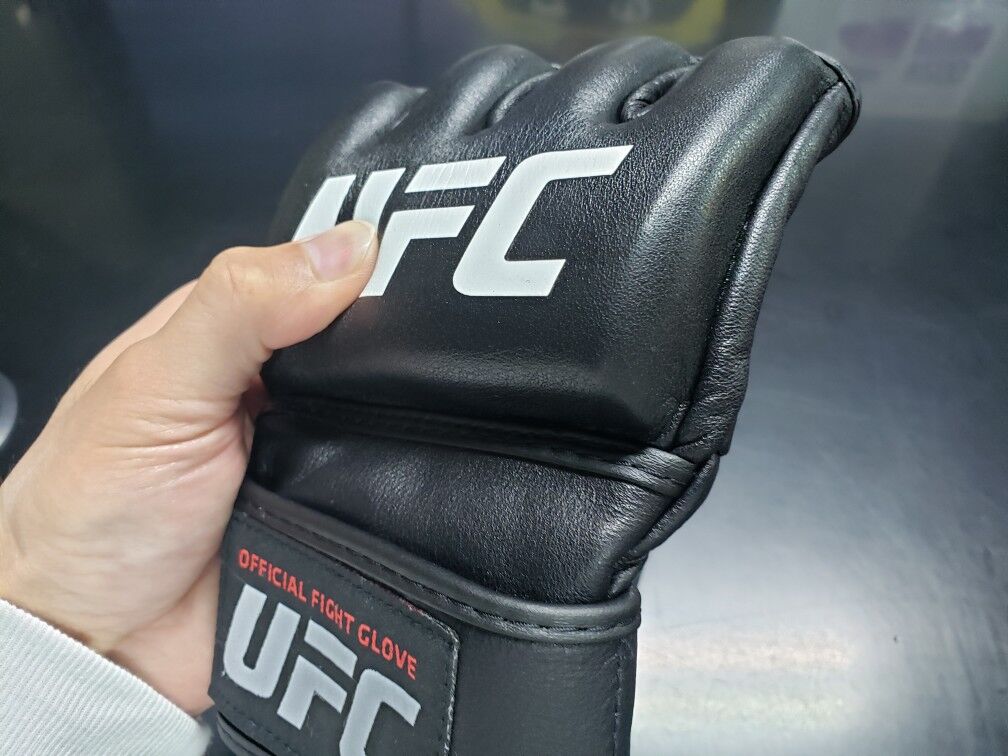 おすすめ商品紹介】UFC オフィシャルファイトグローブ 黒 おすすめ商品紹介】UFC オフィシャルファイトグローブ 黒