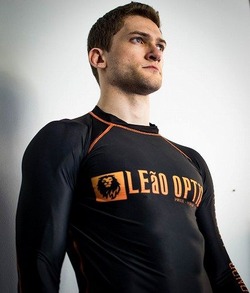 LEaO OPTiCS Long Sleeve Rash Guard 1