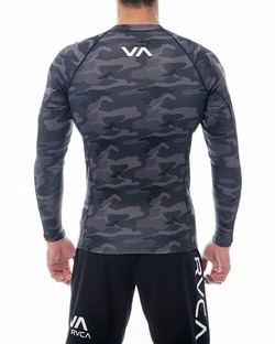 AJ041854 SPORT RASHGUARD camo3