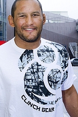 t-shirt_bold_white_front3