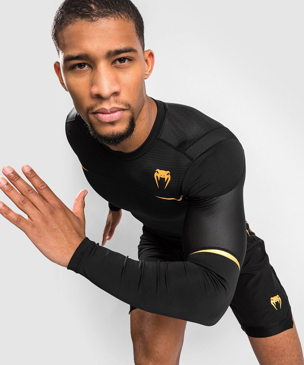 RASHGUARDS_LS_TEMPEST2.0_BLACK_GOLD_01