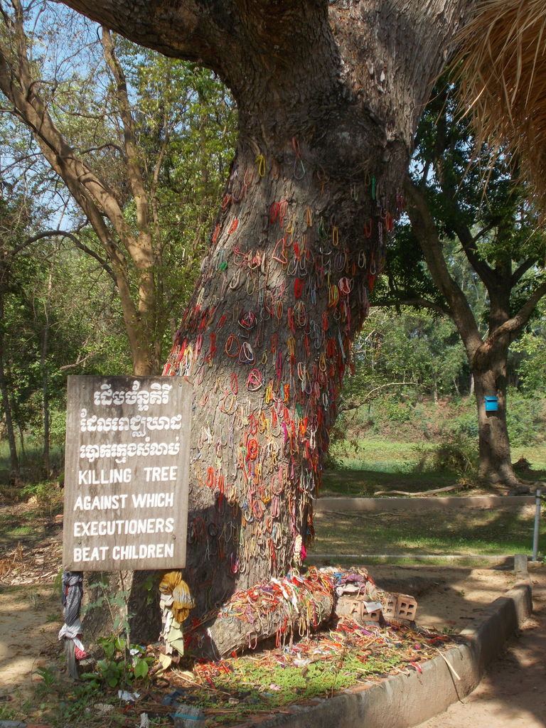 カンボジア キリングフィールドとトゥーンスレン虐殺博物館 むつブログ
