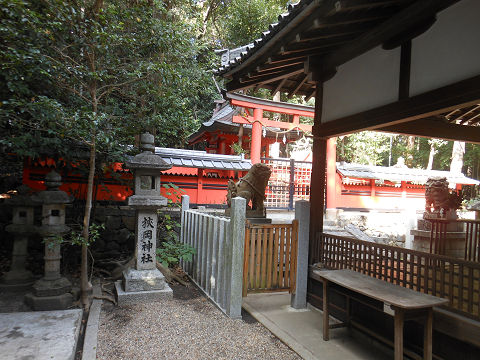 狭岡神社、左手から本殿を望む - ぶっちゃけ古事記