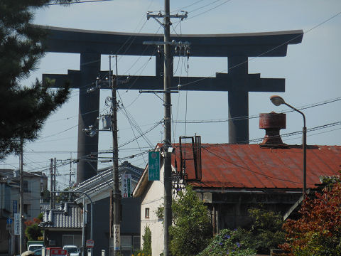 大神神社の大鳥居（遠景） - ぶっちゃけ古事記