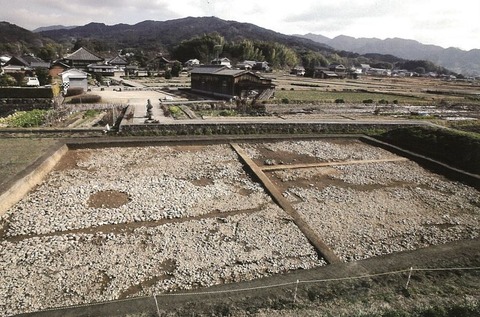 壬申の乱の大友皇子軍営跡か、隼人・蝦夷を饗応した施設か、日本書紀そのままの建物跡 - 明日香村のキャプチャー