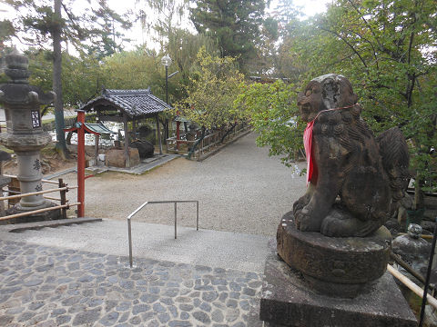 氷室神社（奈良）の四脚門付近から境内を望む - ぶっちゃけ古事記