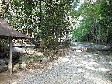 元伊勢「笠縫邑」の伝承が残る巻向坐若御魂神社の論社、穴師坐兵主神社(大兵主神社)