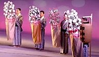 重要無形民俗文化財「久多の花笠踊」 - 美しい造花、中世に流行した風流踊を伝える
