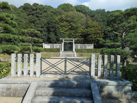 景行天皇陵「山邊道上陵」 - ぶっちゃけ古事記