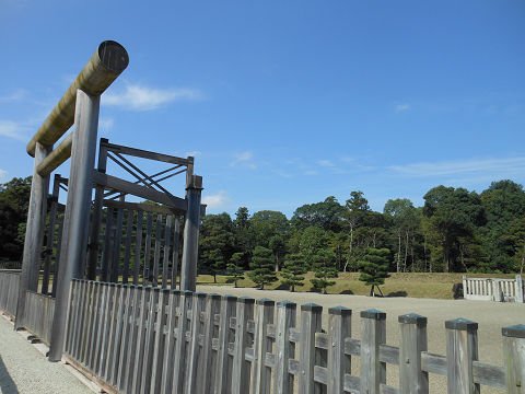 神武天皇陵の拝所、右側のショット - ぶっちゃけ古事記