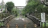 相良護国神社 - 人吉城跡に鎮座、繊月城と呼ばれる由来の奇石を境内の宝物館に所蔵する