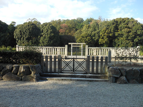 神功皇后陵「狹城楯列池上陵」の拝所 - ぶっちゃけ古事記