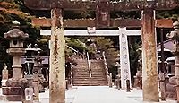 陶山神社 - 佐賀有田町、八幡神と有田焼陶祖を祀る「スリル満点の神社」有田焼お守りも
