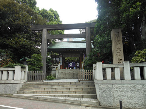 東京大神宮の正面の鳥居と入口 - ぶっちゃけ古事記