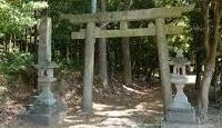 山辺御県神社(別所町) - 大和国六御県神社の一つの式内論社、玉垣内から刀剣など出土