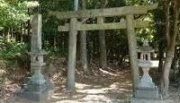 山辺御県神社（別所町） - 大和国六御県神社の一つの式内論社、玉垣内から刀剣など出土