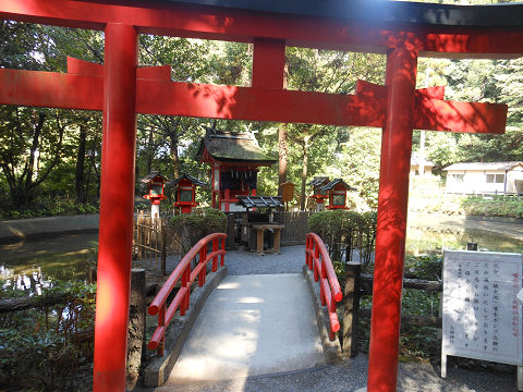 狭井神社の参道左手にある市杵嶋姫神社 - ぶっちゃけ古事記