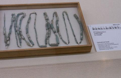 碧玉管玉(91) 石上神宮禁足地出土品(大古事記展) - ぶっちゃけ古事記