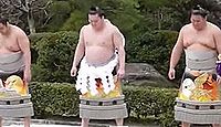 伊勢神宮で横綱白鵬が奉納土俵入りを披露 - 2010年4月4日、三重県伊勢市