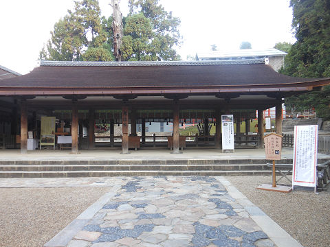 春日大社の回廊の南門をくぐり、弊殿・舞殿 - ぶっちゃけ古事記