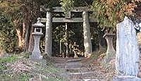 麻氐良布神社 - 麻底良山鎮座、『日本書紀』記載の朝倉社、近郷では高神様と尊崇される