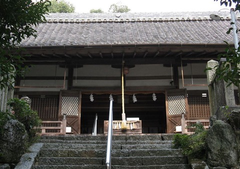 火雷神社 宮中大膳職坐神三座の一座。写真は当社の勧請元と考えられる葛木坐火雷神社の拝殿