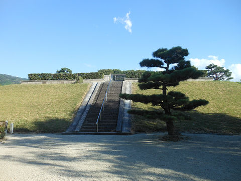 崇神天皇陵「山邊道勾岡上陵」 - ぶっちゃけ古事記