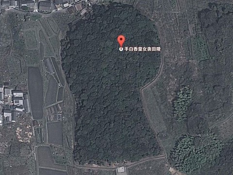 西殿塚古墳(奈良県・天理市) by Googleアース - ぶっちゃけ古事記