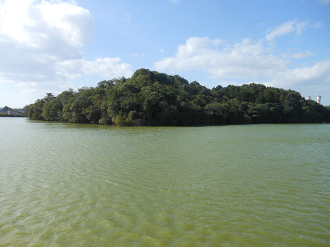 宇和奈辺・小奈辺古墳、いわゆるウワナベ古墳。仁徳天皇の後の皇后ヤタノの陵墓と推定される陵墓参考地 南東から - ぶっちゃけ古事記