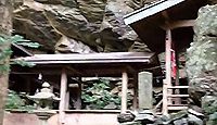 岩戸神社(大津町) - 岩戸渓谷、勇壮な岩戸の滝が境内に接するマイナスイオン溢れる社