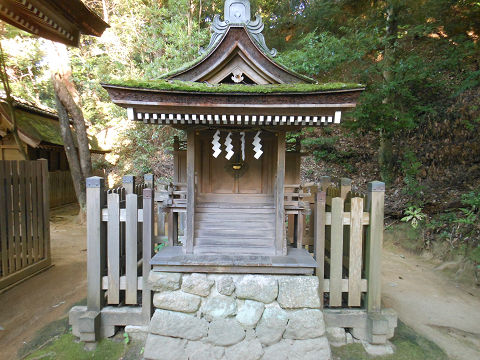 石上神宮の摂社・出雲建雄神社の近撮 - ぶっちゃけ古事記